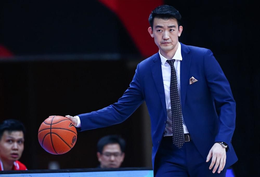 每一次过来，他都会被天香府的客人，以及服务员围观，让他感到一种极致的屈辱。